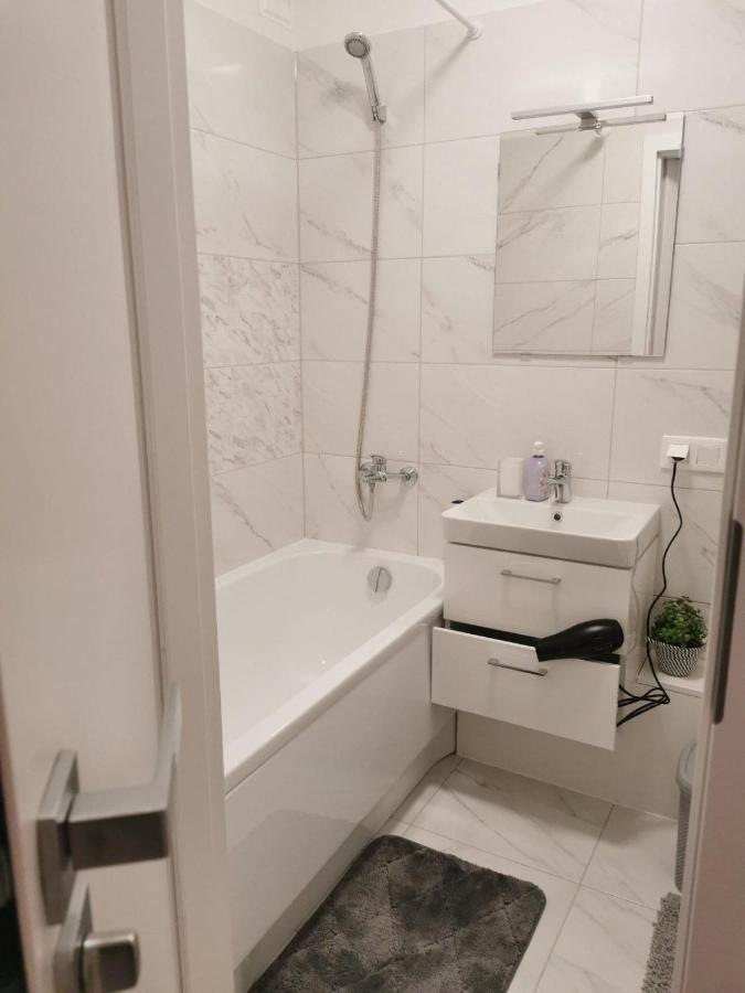 Modern Studio Debreceno, Self-Check-In, Free Parking Κλαϊπέντα Εξωτερικό φωτογραφία